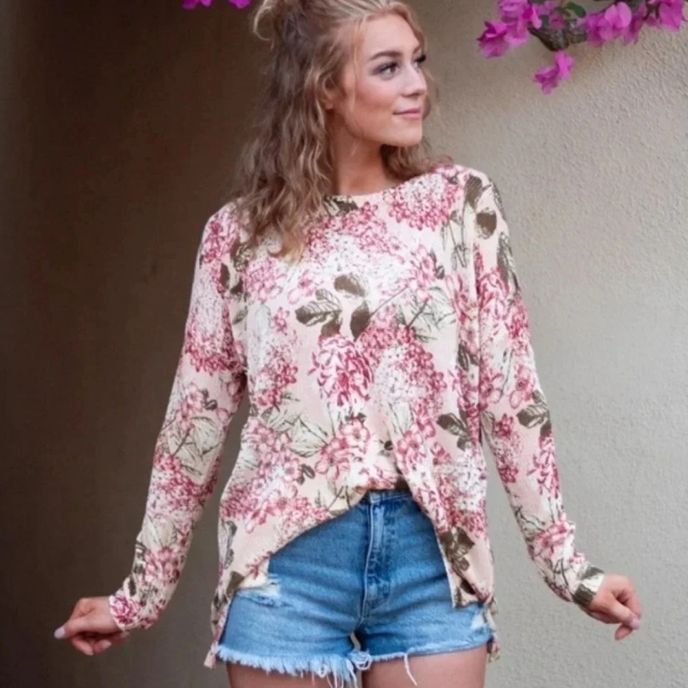 Show Me Your MuMu Bonfire Sweater
Hydrangea Blooms Floral Knit Size Small